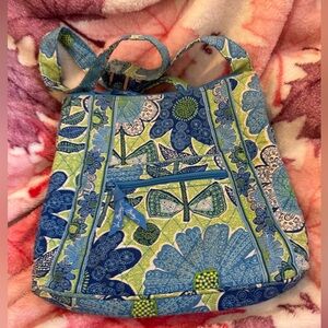 Vera Bradley Clare Crossbody “ Doodle Daisy “ pattern 11”H X 10.5”W Preloved